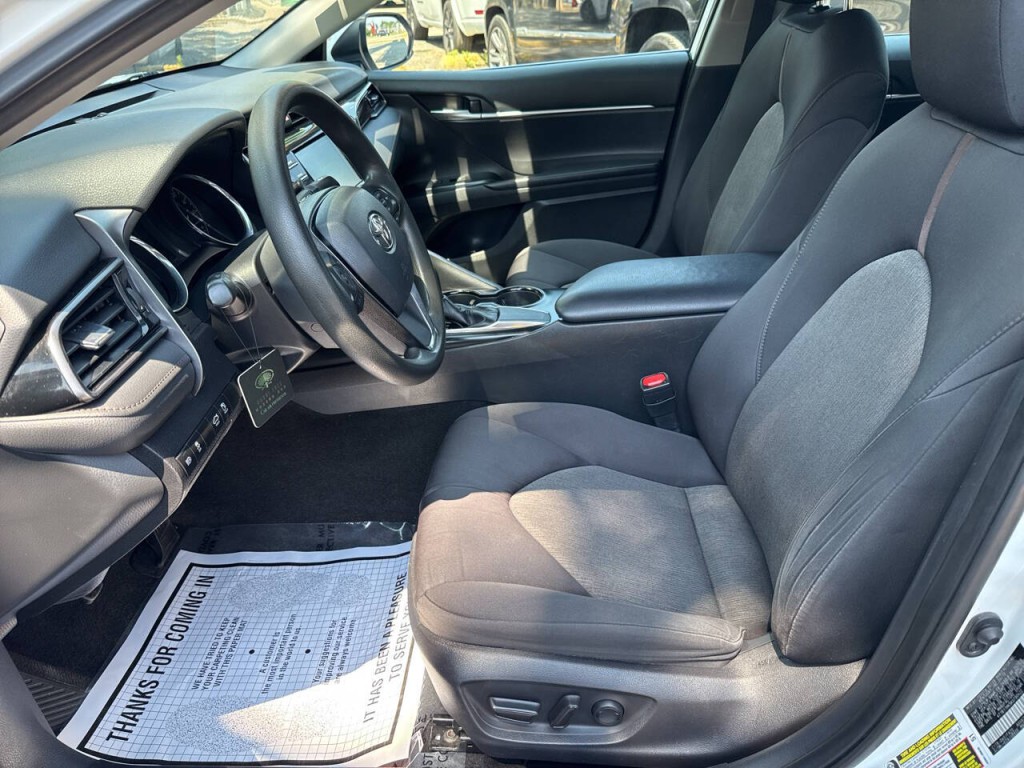 2019 Toyota Camry Image 25