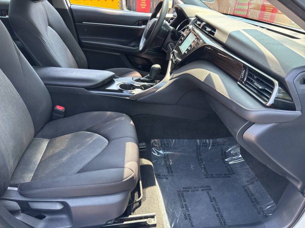 2019 Toyota Camry Image 30