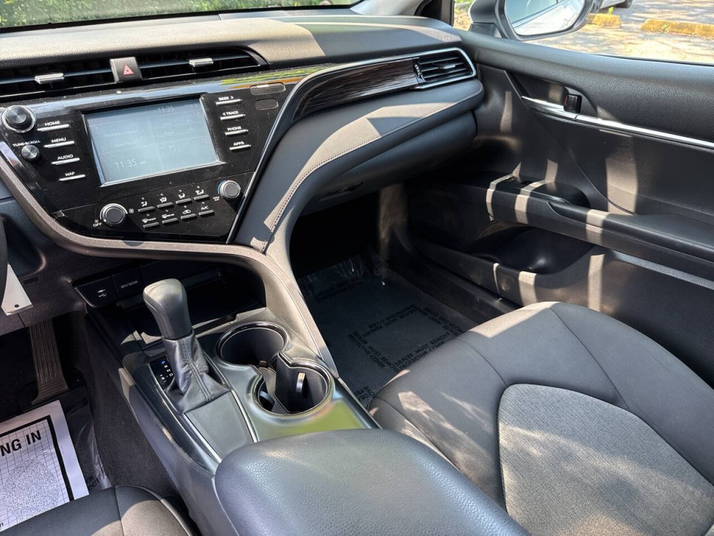 2019 Toyota Camry Image 32