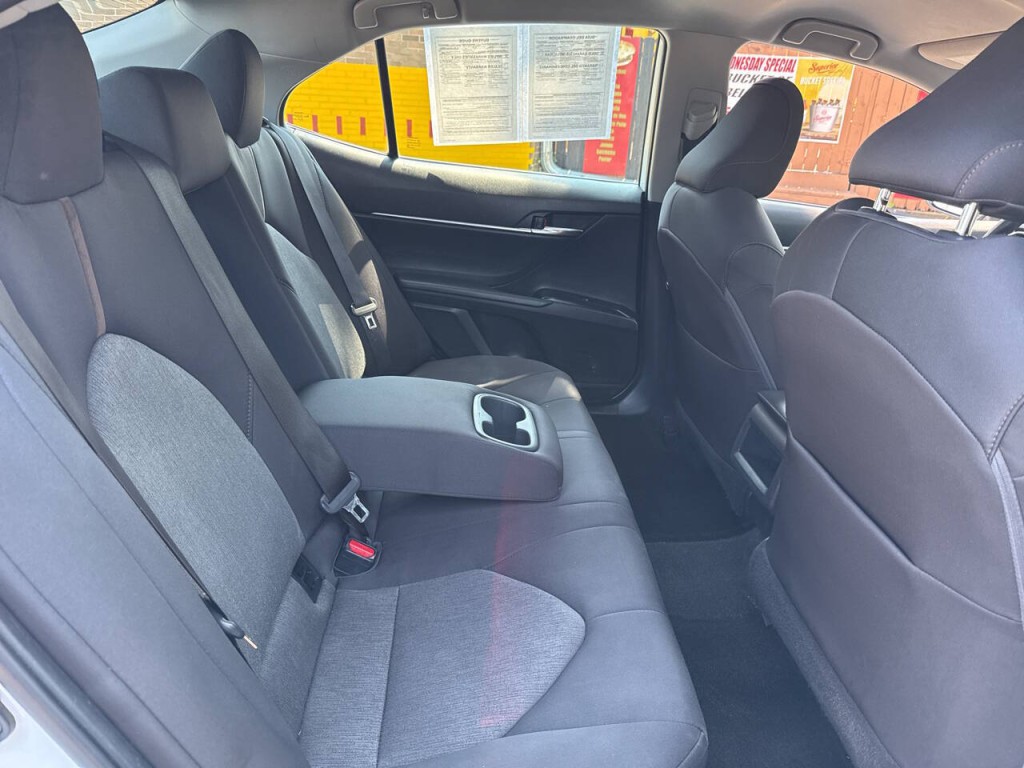 2019 Toyota Camry Image 38