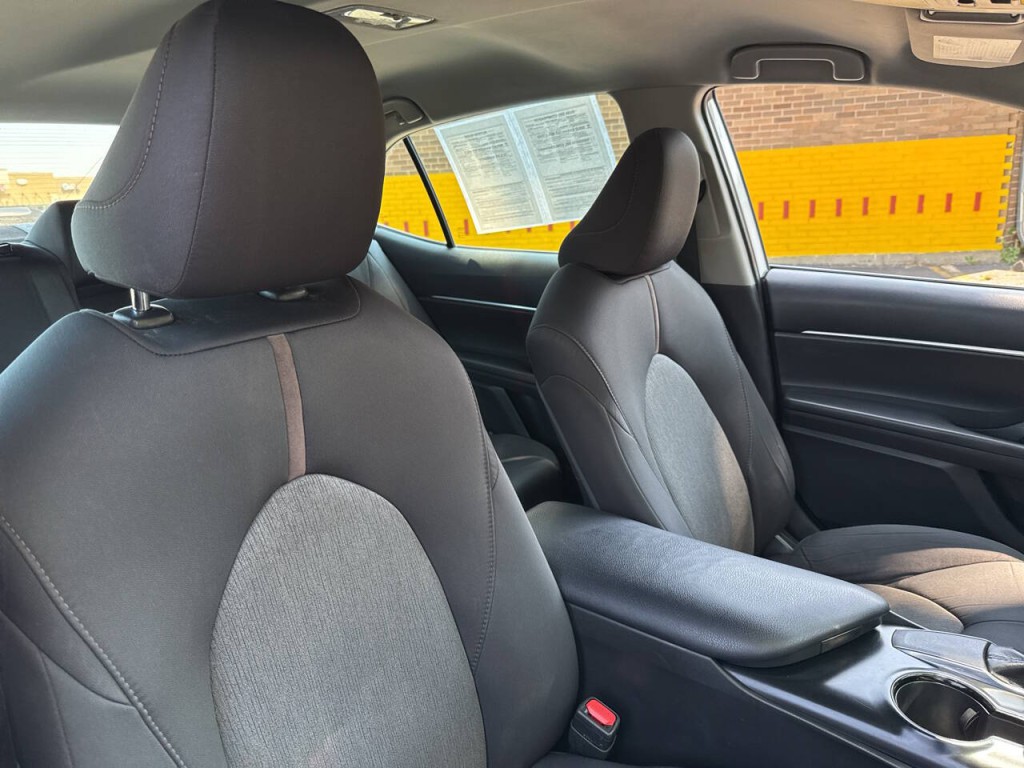 2019 Toyota Camry Image 40