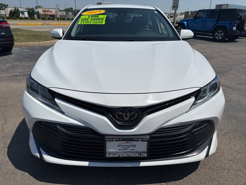 2019 Toyota Camry Image 11