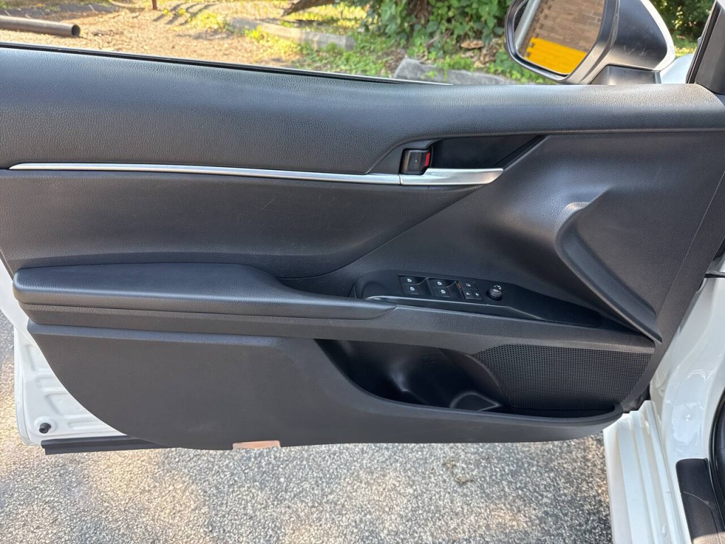 2019 Toyota Camry Image 12