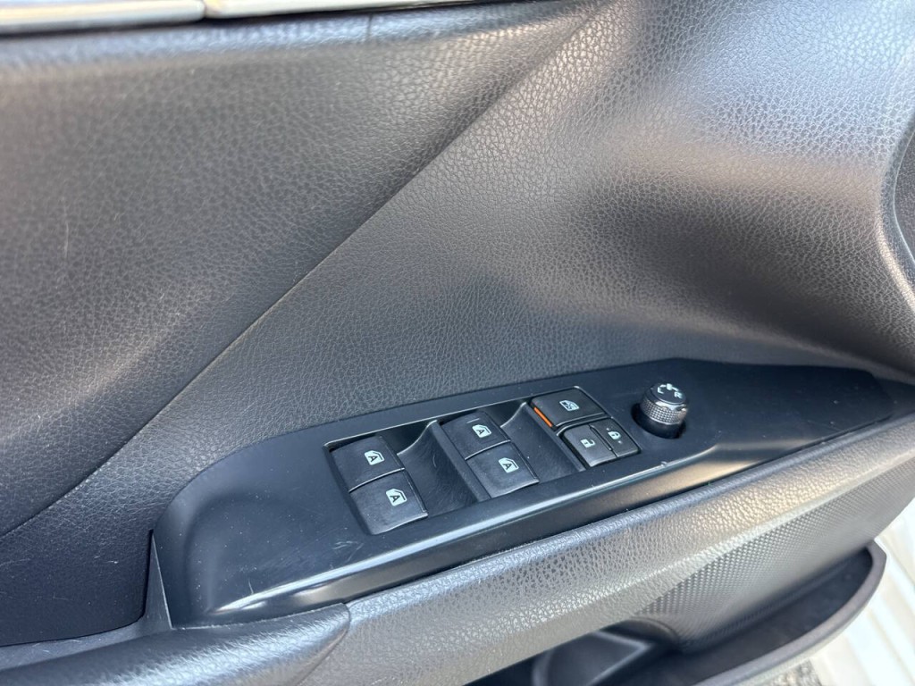 2019 Toyota Camry Image 16