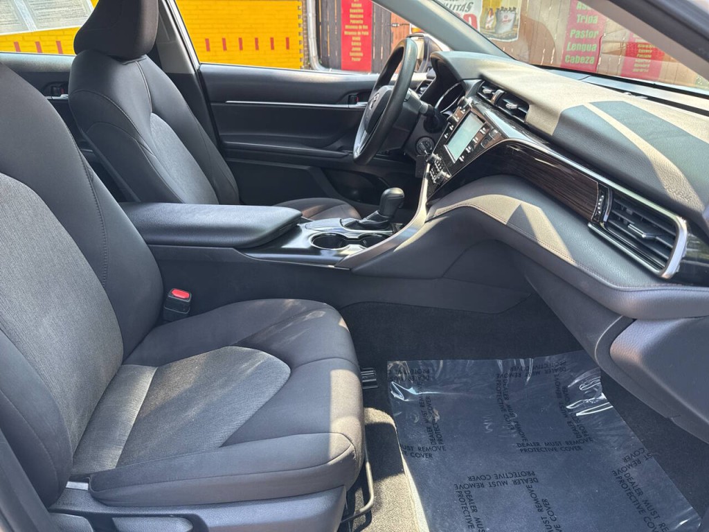 2019 Toyota Camry Image 30