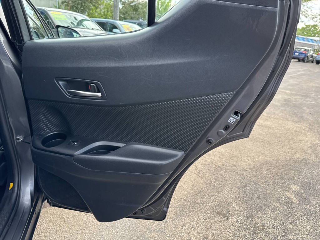 2018 Toyota C-HR Image 15