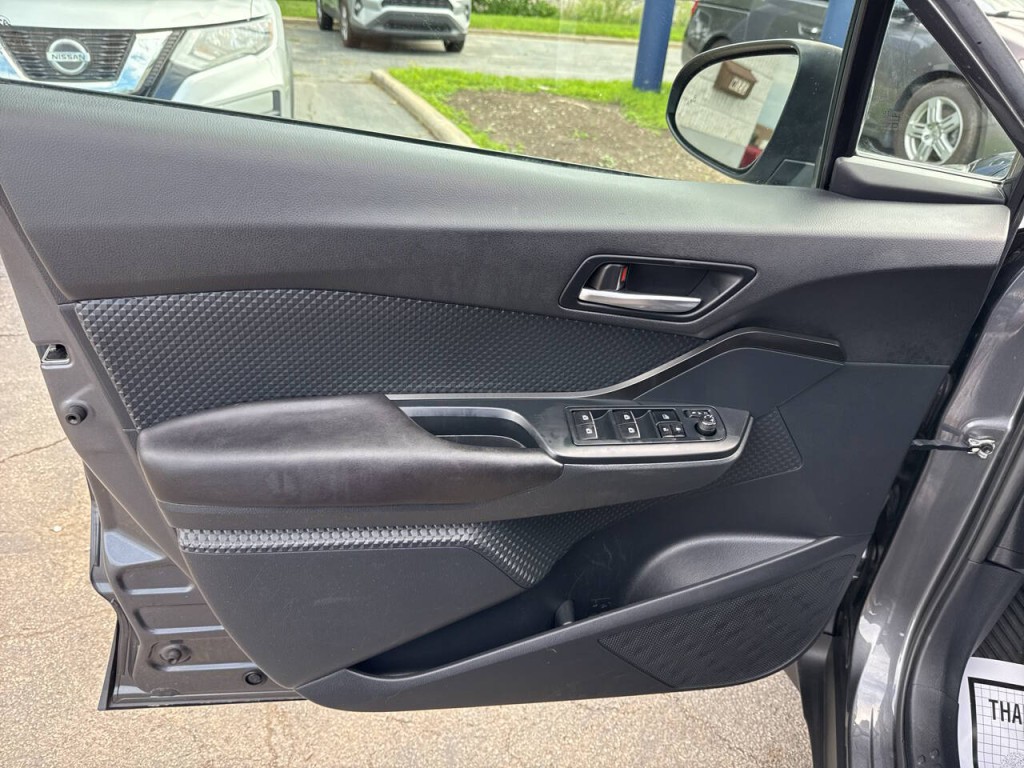 2018 Toyota C-HR Image 16