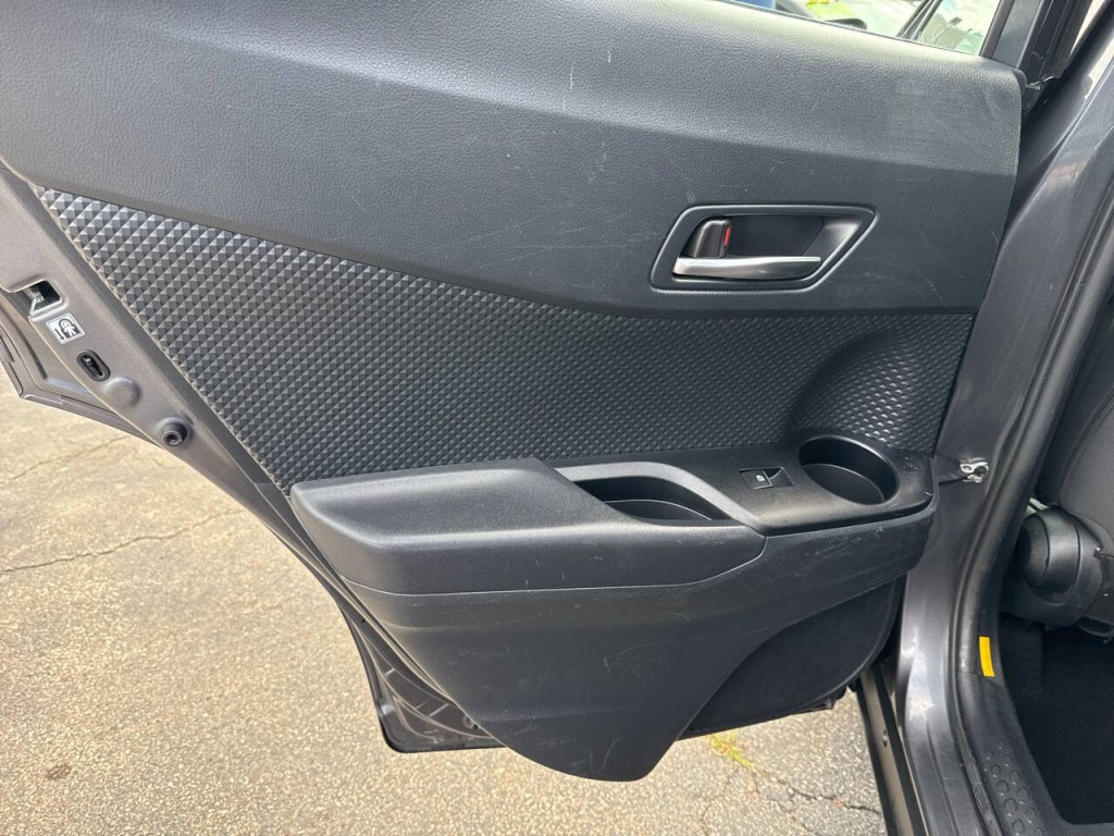 2018 Toyota C-HR Image 17