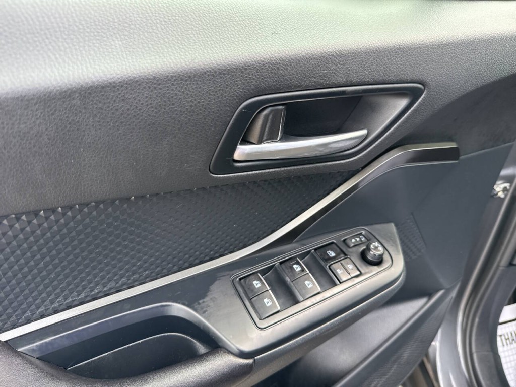 2018 Toyota C-HR Image 19