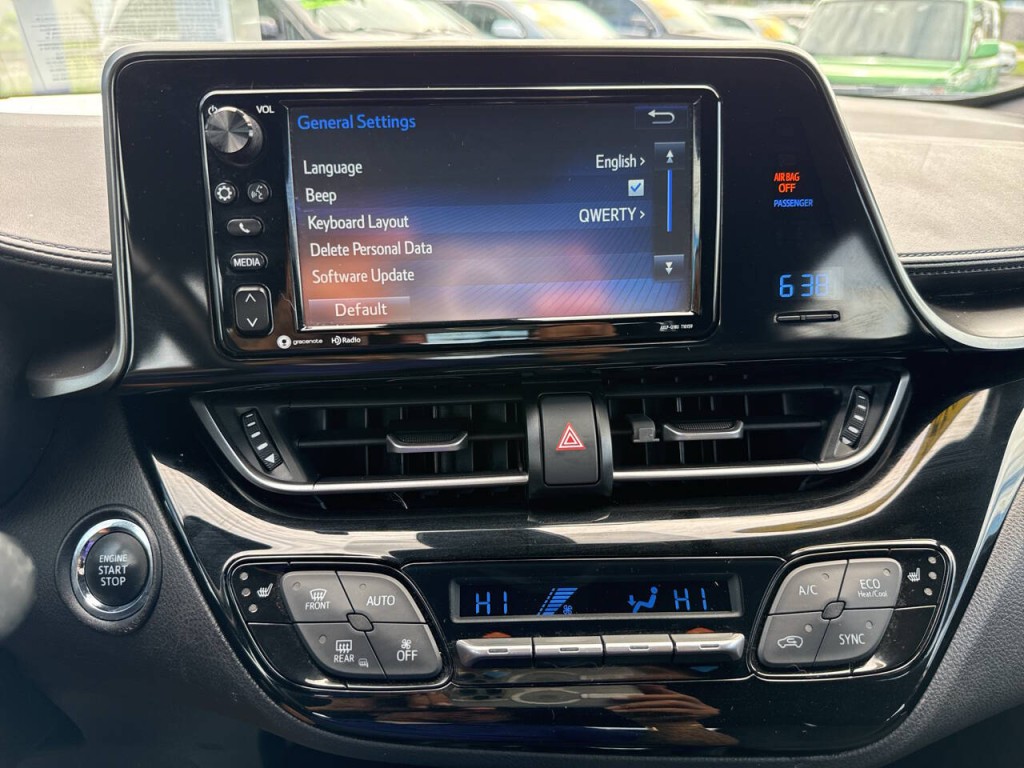 2018 Toyota C-HR Image 27