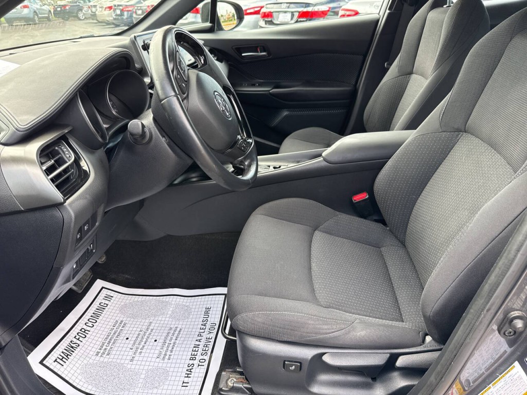 2018 Toyota C-HR Image 32