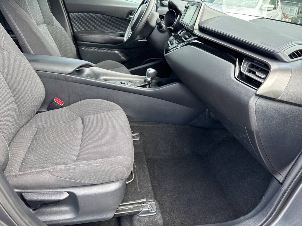 2018 Toyota C-HR Image 35