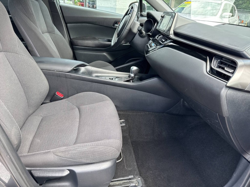 2018 Toyota C-HR Image 36