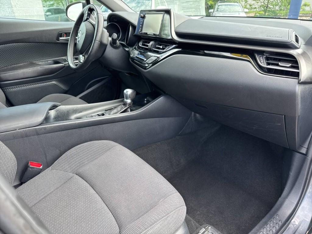 2018 Toyota C-HR Image 37