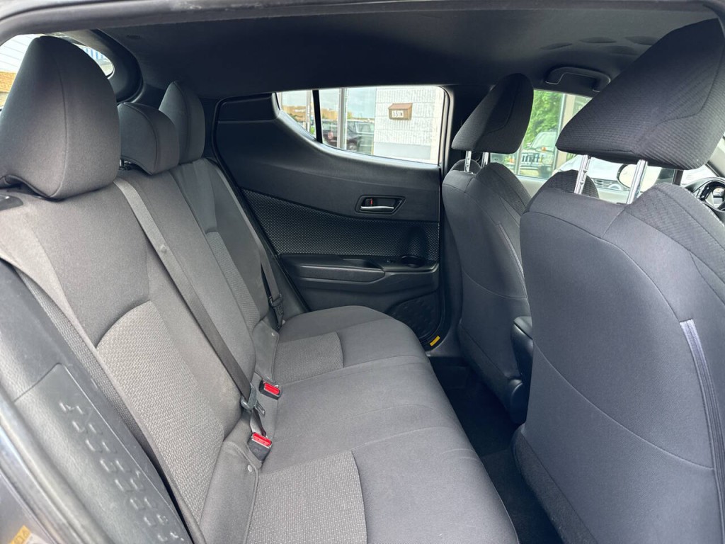 2018 Toyota C-HR Image 39