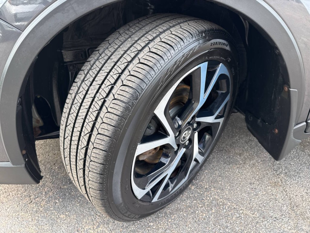 2018 Toyota C-HR Image 56