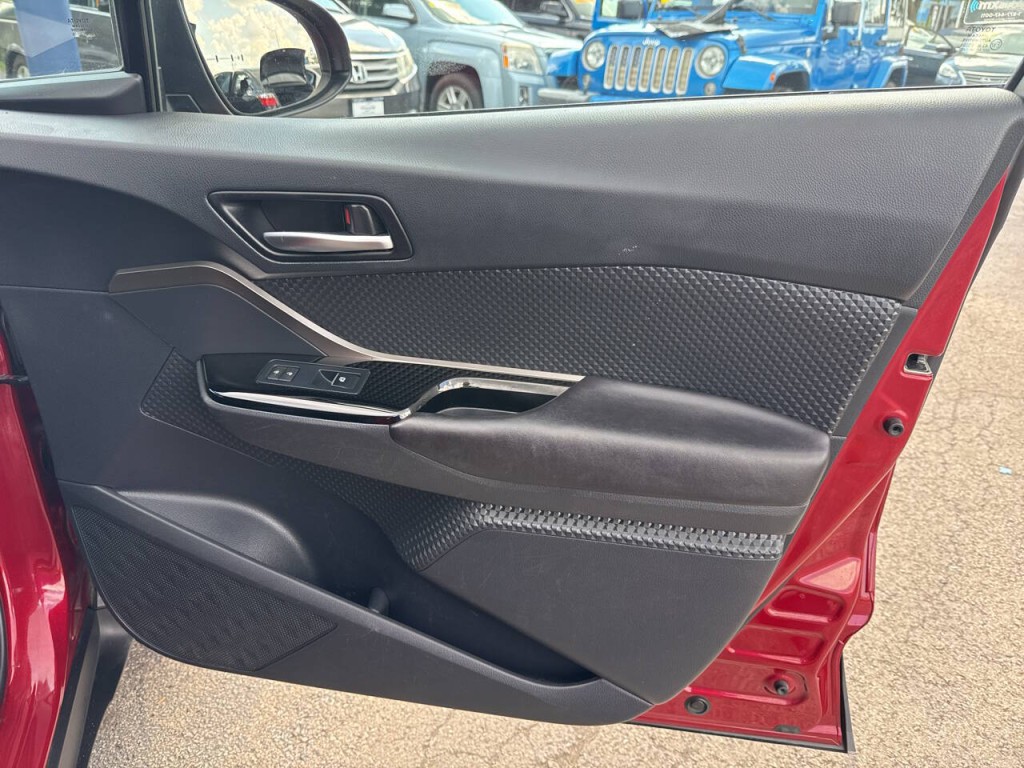 2019 Toyota C-HR Image 13