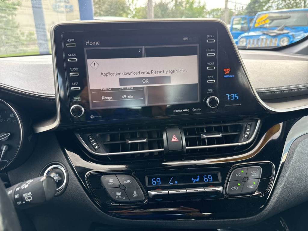 2019 Toyota C-HR Image 21