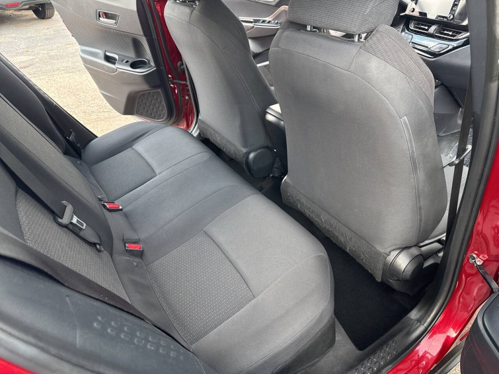 2019 Toyota C-HR Image 38