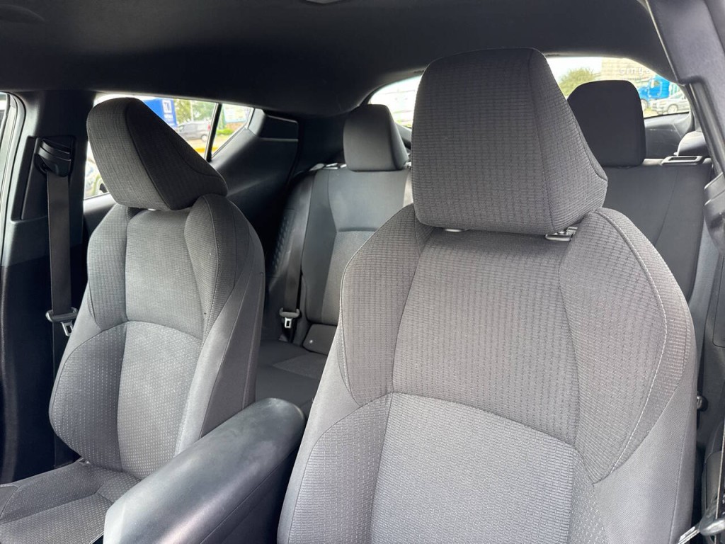 2019 Toyota C-HR Image 43