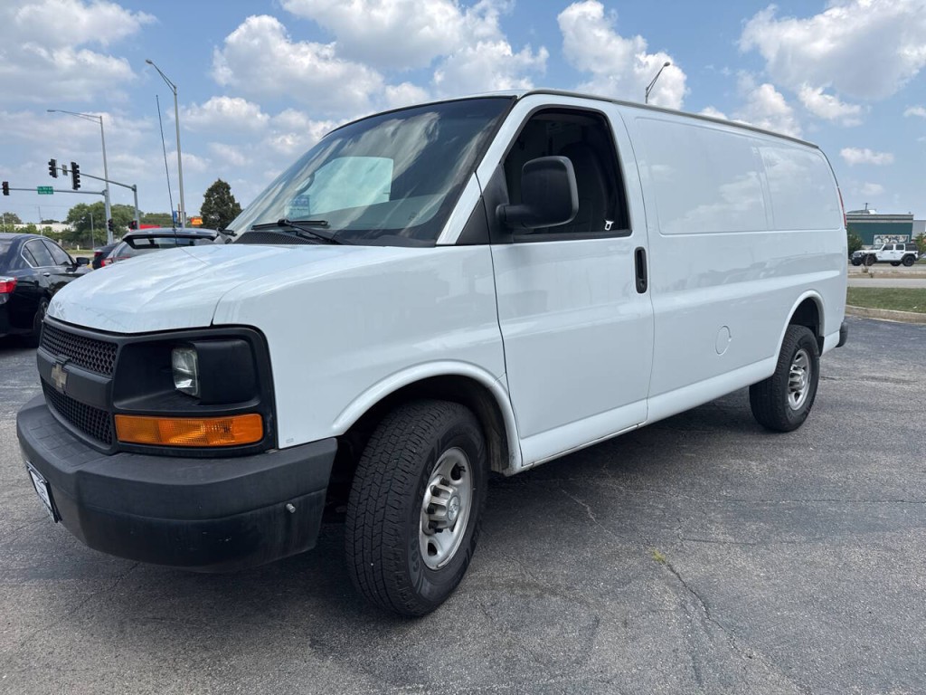 2014 Chevrolet Express Image 3