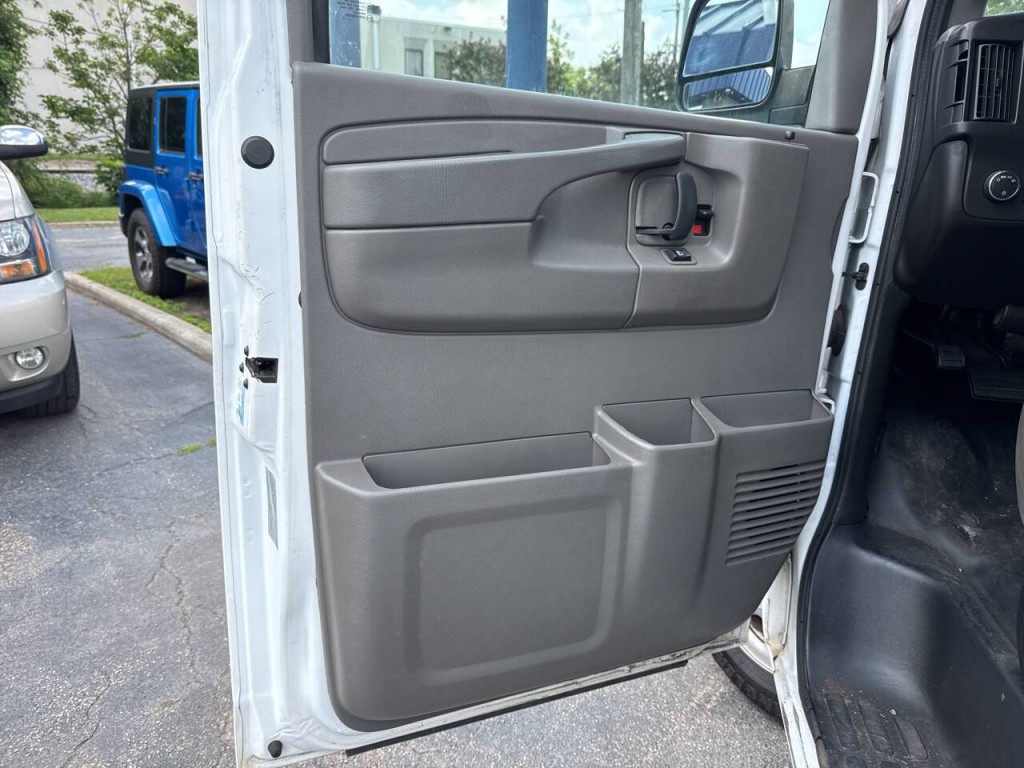 2014 Chevrolet Express Image 12