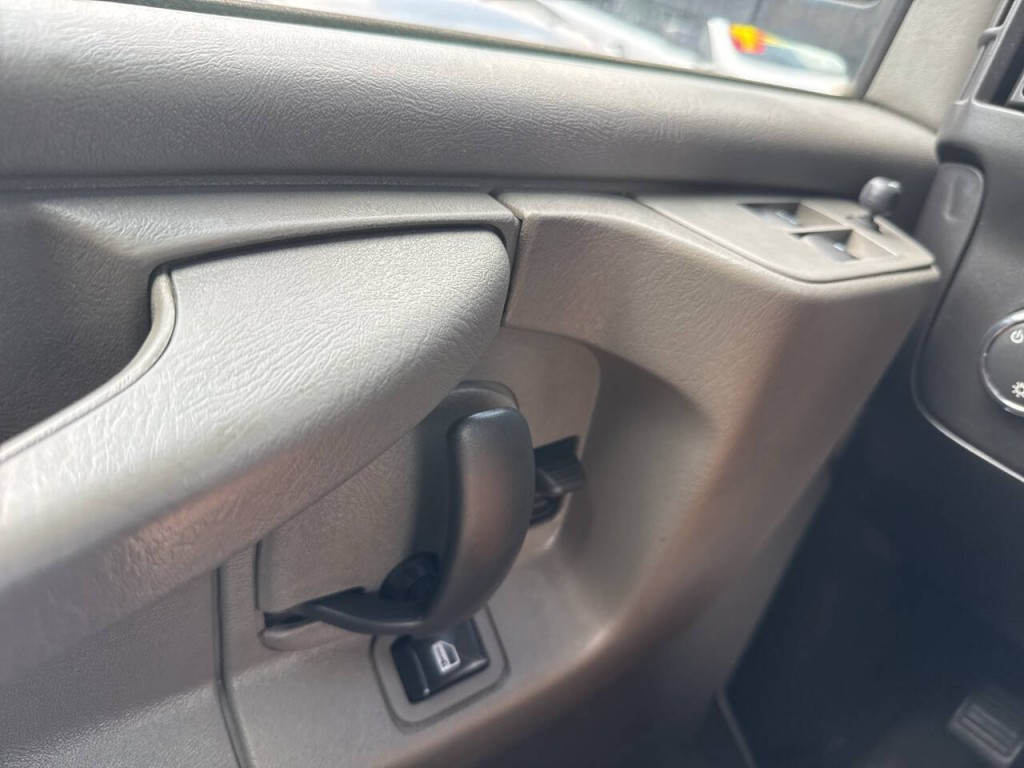 2014 Chevrolet Express Image 13