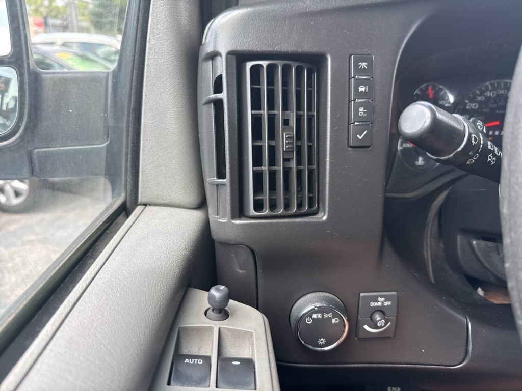 2014 Chevrolet Express Image 15