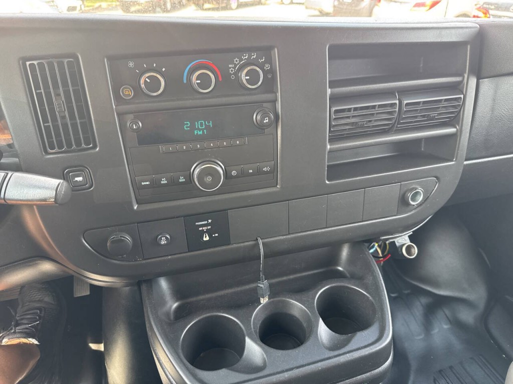 2014 Chevrolet Express Image 21