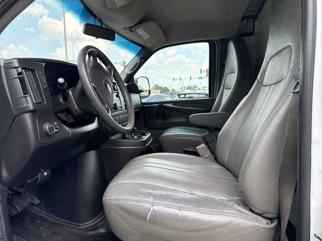 2014 Chevrolet Express Image 25
