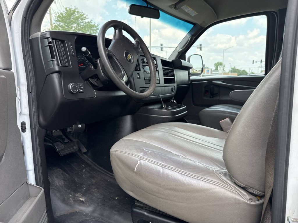2014 Chevrolet Express Image 26
