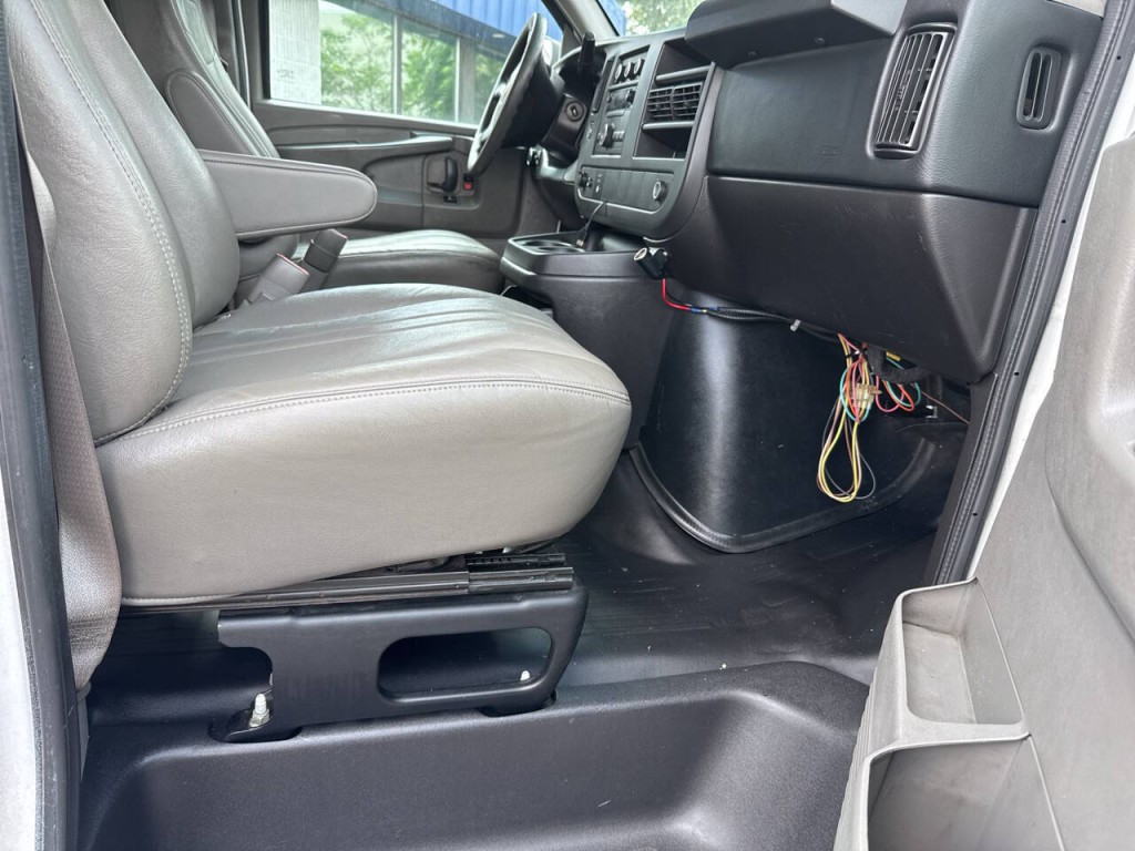 2014 Chevrolet Express Image 27