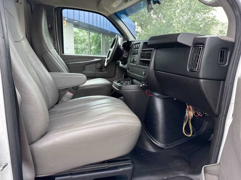 2014 Chevrolet Express Image 28