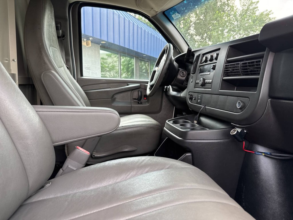 2014 Chevrolet Express Image 31