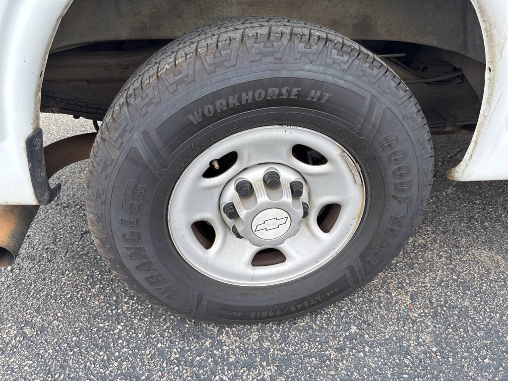 2014 Chevrolet Express Image 46