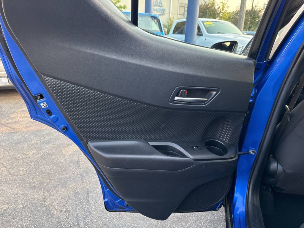 2018 Toyota C-HR Image 15