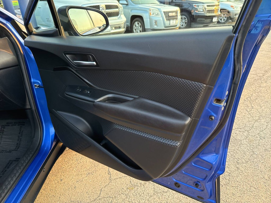 2018 Toyota C-HR Image 16