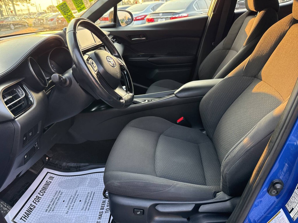 2018 Toyota C-HR Image 31