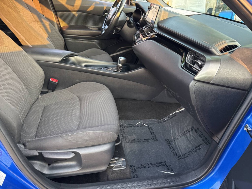 2018 Toyota C-HR Image 33