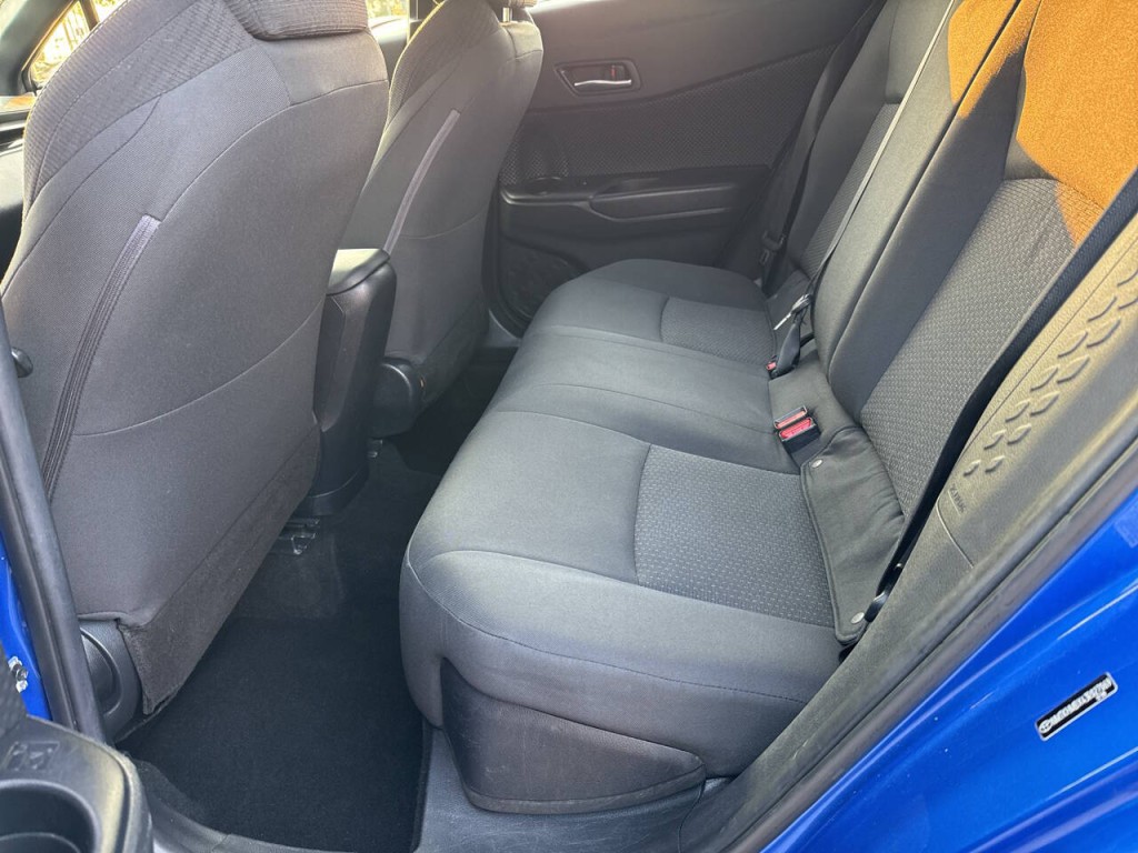 2018 Toyota C-HR Image 36