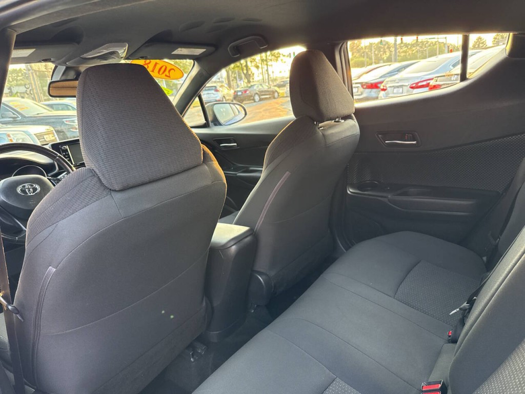 2018 Toyota C-HR Image 38