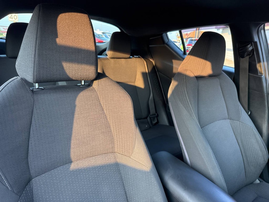 2018 Toyota C-HR Image 43