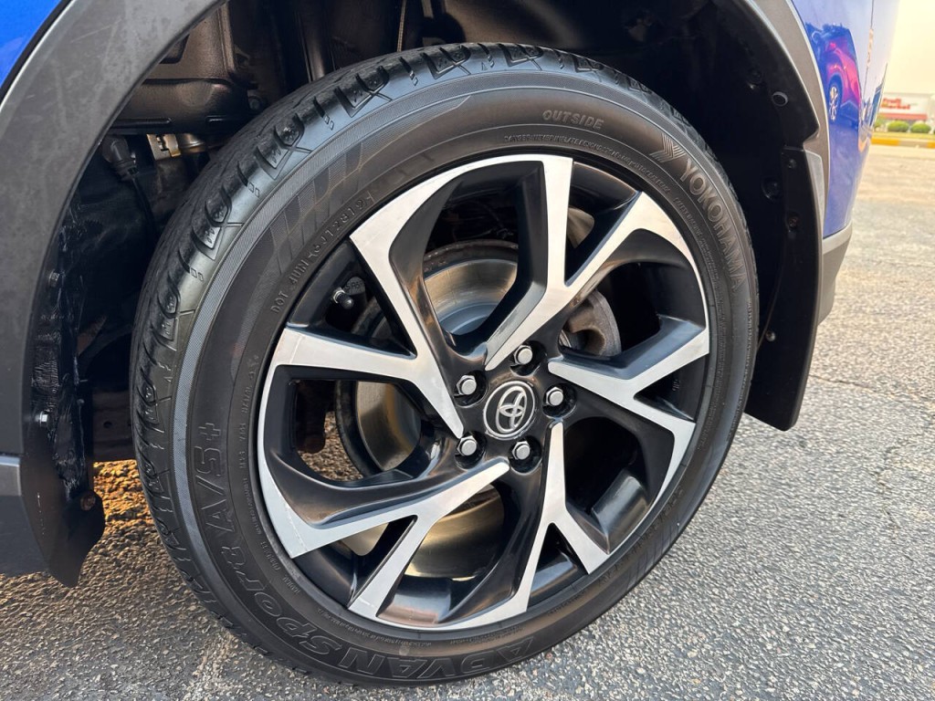 2018 Toyota C-HR Image 47