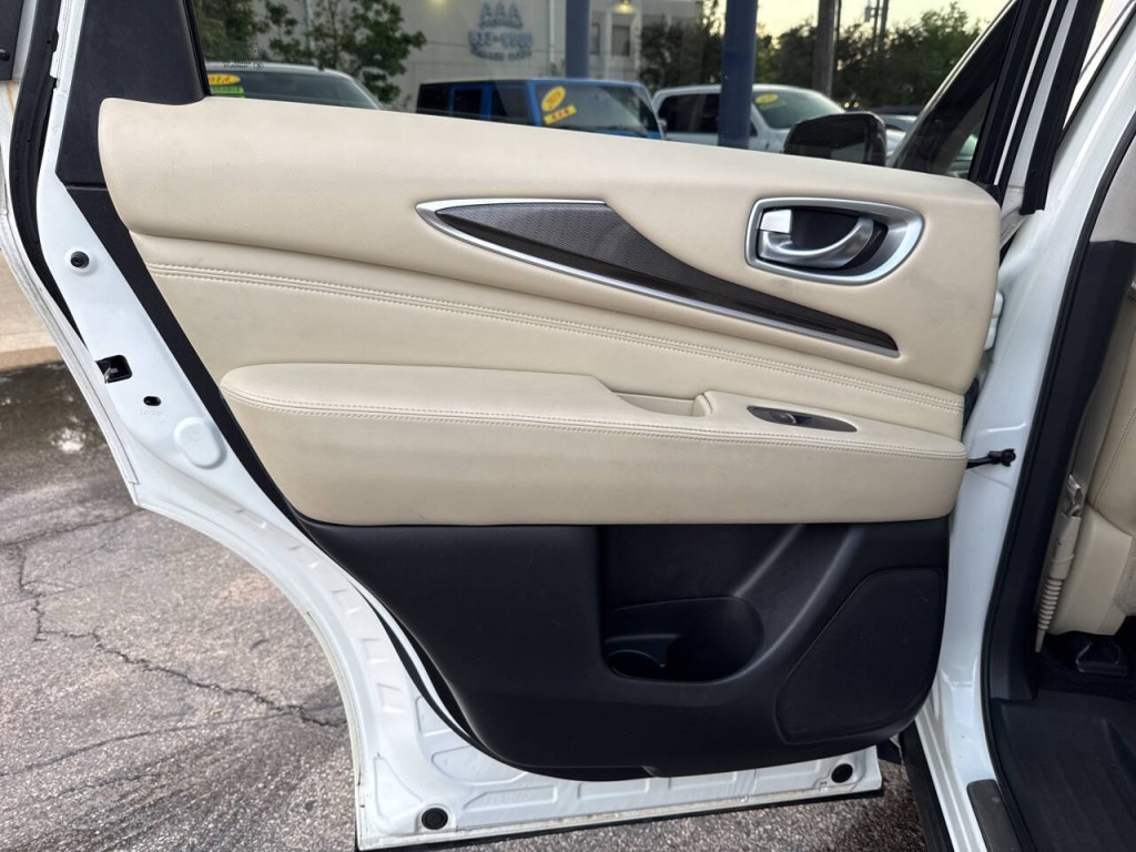 2016 INFINITI QX60 Image 11