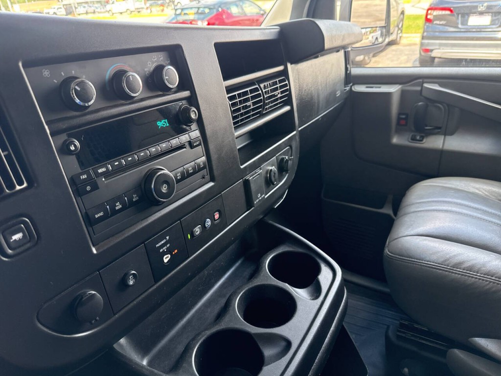 2020 Chevrolet Express Image 16