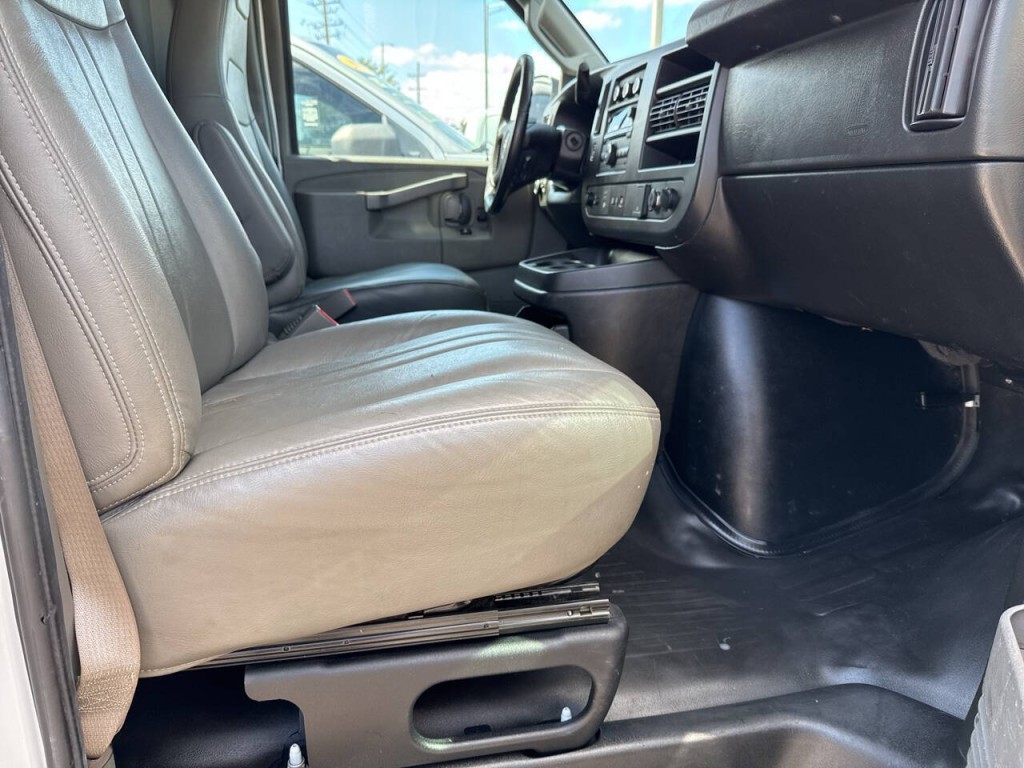 2020 Chevrolet Express Image 21