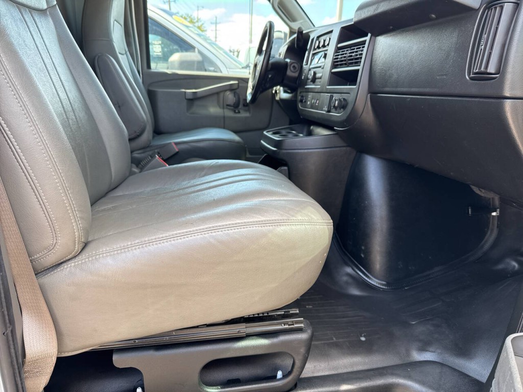 2020 Chevrolet Express Image 21