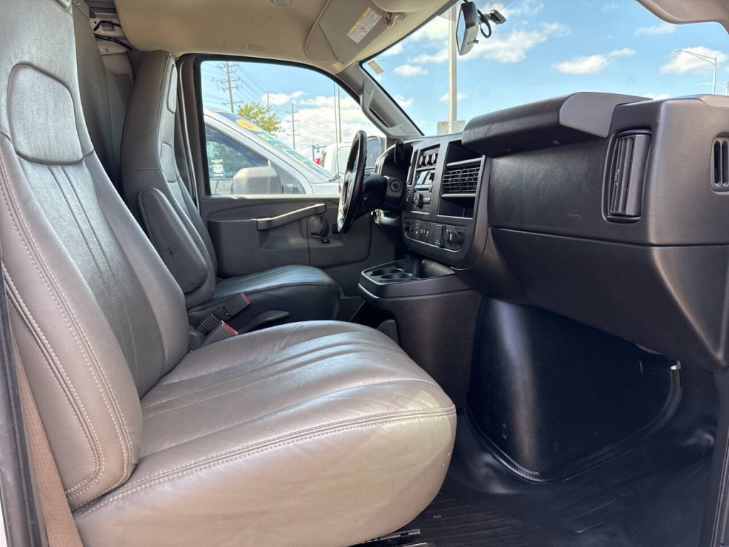 2020 Chevrolet Express Image 24