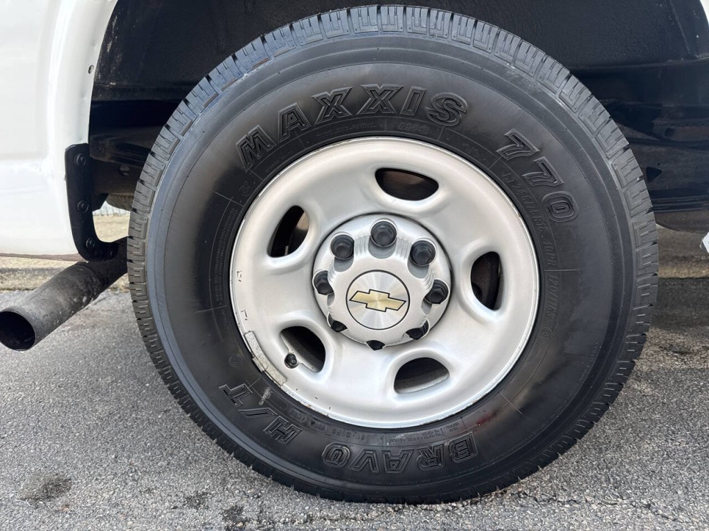 2020 Chevrolet Express Image 41