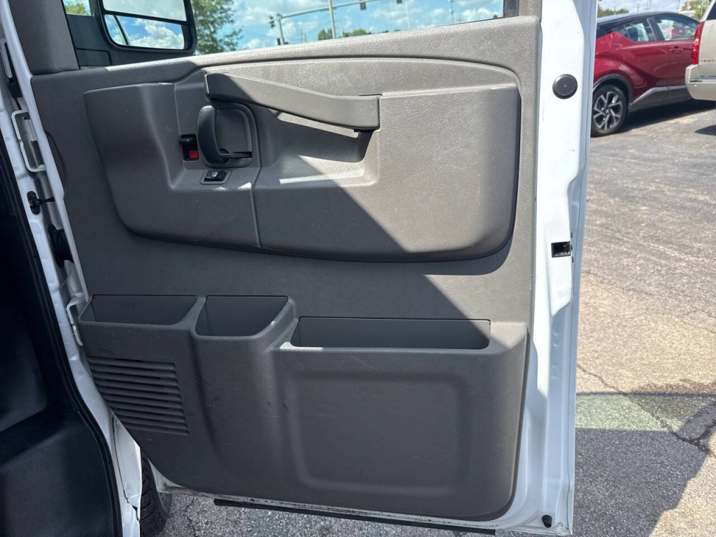 2020 Chevrolet Express Image 9